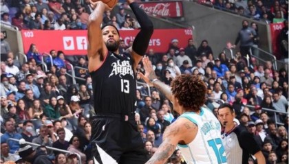 开云-爱游戏-半场打垮黄蜂！完全体洛杉矶快艇就是争冠第一梯队