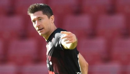 开云-爱游戏-演砸夺冠大戏不要紧，莱万进球与弗利克去留更重要