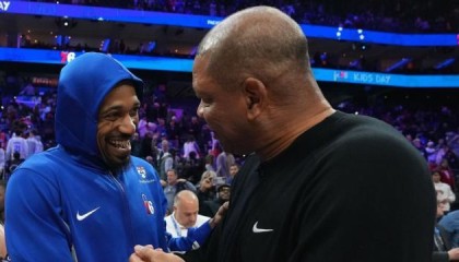 里弗斯重回费城感受满场嘘声，字母哥公开声援主帅