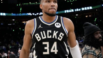 名记：若截止日前没能交易，雄鹿或在剩余赛季彻底雪藏字母哥