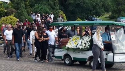 开云-爱游戏-伤心小罗未出席母亲葬礼 大罗父母感染新冠但治愈