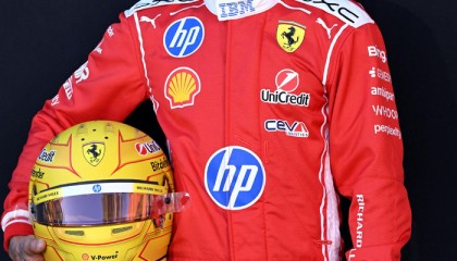 Kaiyun Sports-开云体育-汉密尔顿出席2026年F1澳大利亚大奖赛媒体日|Formula 1|刘易斯·汉密尔顿_新浪娱乐_新浪新闻